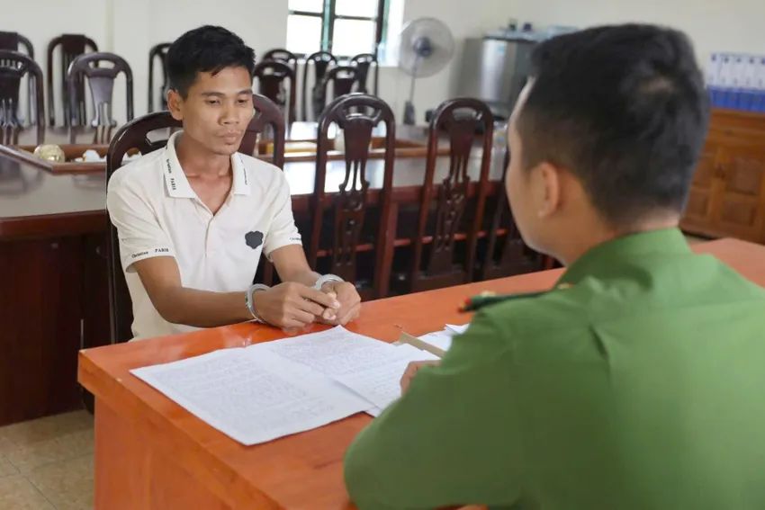 Nguyễn Văn Cường gọi điện lừa tiền, đã bị công an bắt giữ.