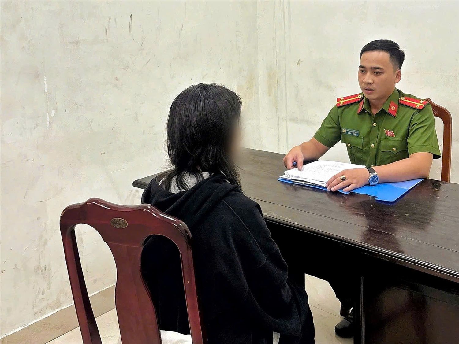 Công an Đà Nẵng kịp thời giải cứu nữ sinh bị bắt cóc Online. Ảnh: Công an cung cấp.