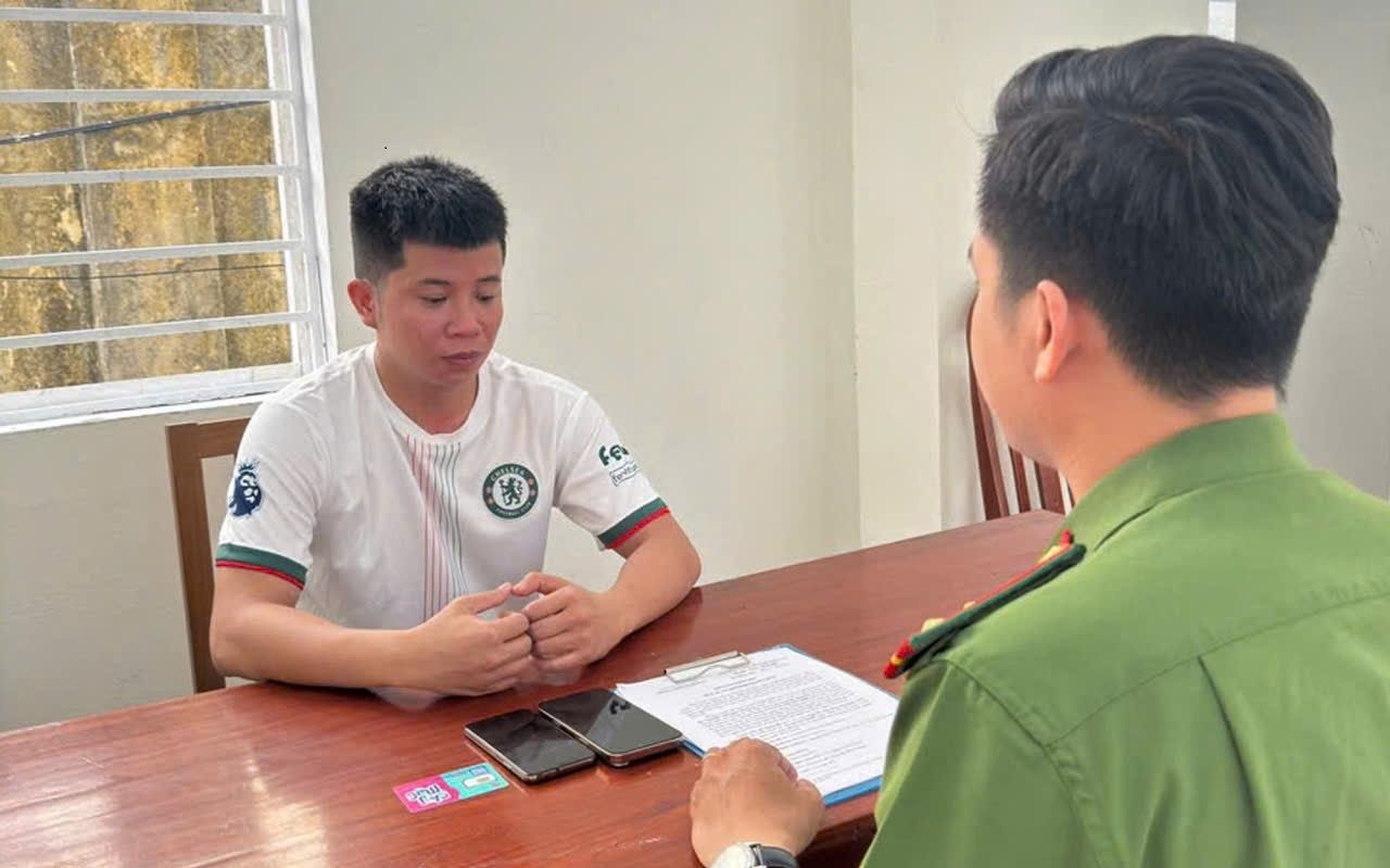 Nguyễn Ngọc Anh tại cơ quan công an.