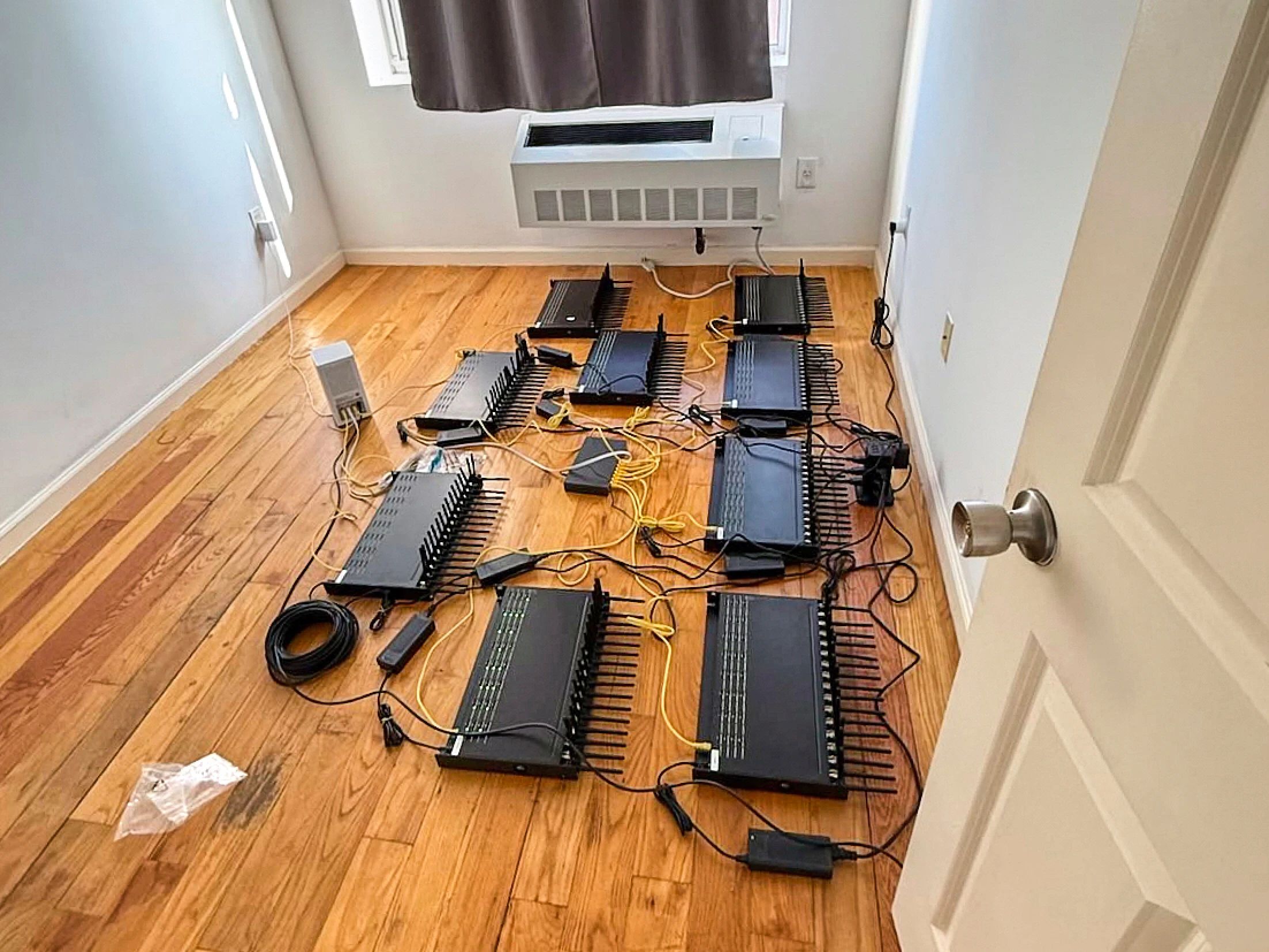 Trại SIM có thể chỉ là một căn phòng nhỏ.