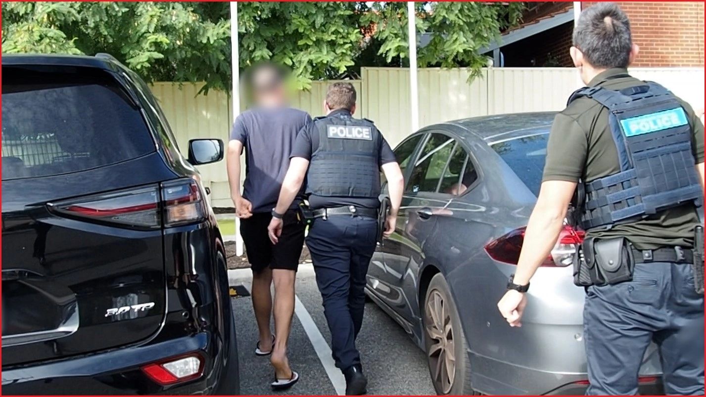 Cảnh sát Úc bắt giữ Michael Clapsis với cáo buộc thiết lập Wi-Fi giả mạo. Ảnh AFP