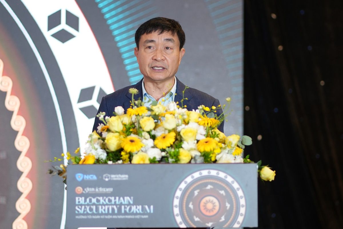 Trung tướng Nguyễn Minh Chính, Phó Chủ tịch thường trực Hiệp hội An ninh mạng quốc gia  phát biểu khai mạc Hội thảo