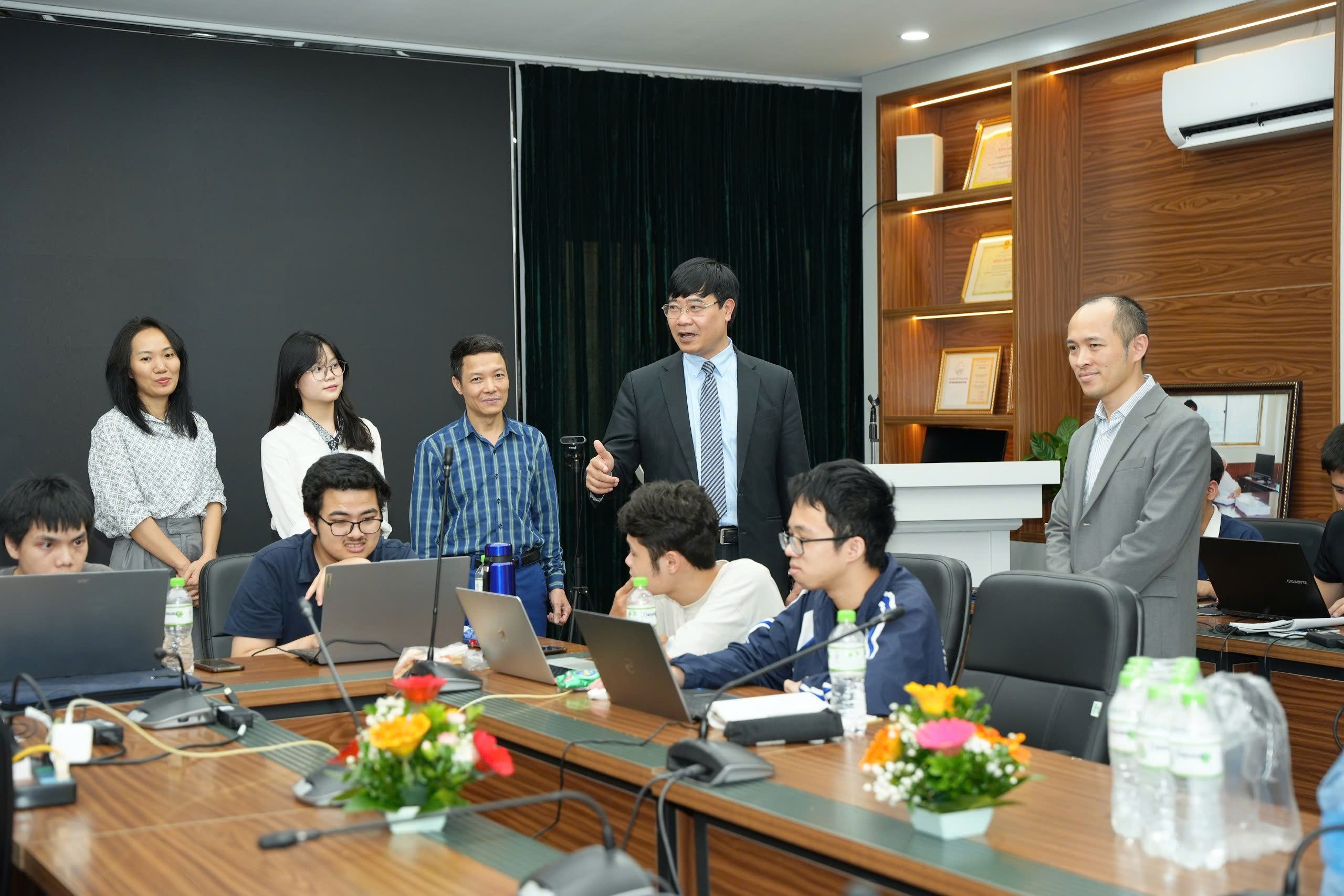 Kiểm tra công tác thi tại Điểm thi Đại học Công nghệ, Đại học Quốc gia Hà Nội