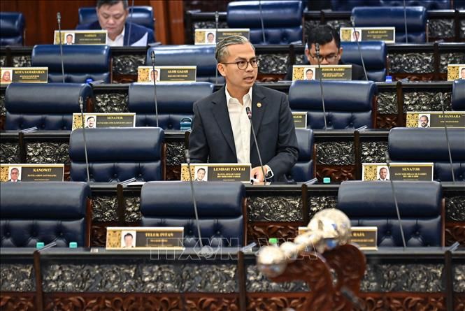 Bộ trưởng Truyền thông Fahmi Fadzil phát biểu tại Quốc hội Malaysia ngày 14-10. (ảnh: TTXVN)