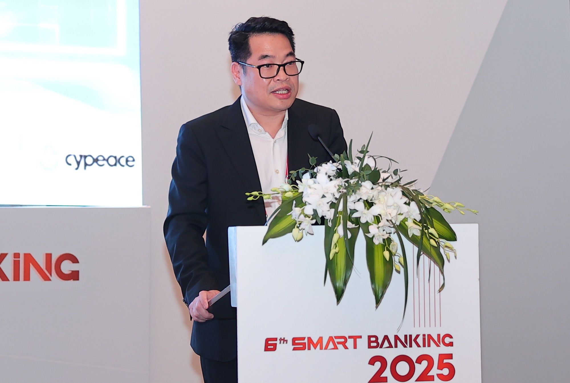 Ông Vũ Duy Hiền phát biểu khai mạc phiên thảo luận 1 với chủ đề quản trị An ninh mạng trong môi trường rủi ro hiện nay