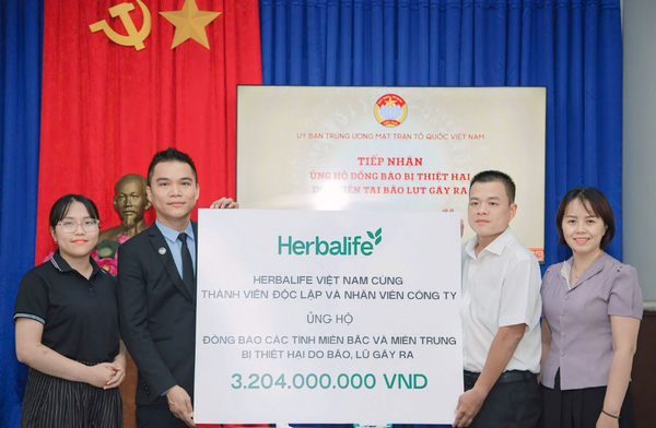 Herbalife Việt Nam đóng góp hơn 3,2 tỷ đồng hỗ trợ đồng bào bị ảnh hưởng bởi bão Bualoi và Matmo